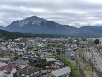 武甲山と秩父線